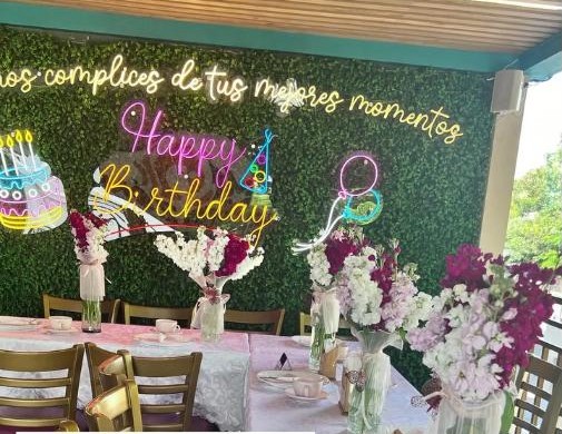 Mesa decorada para cumpleaños